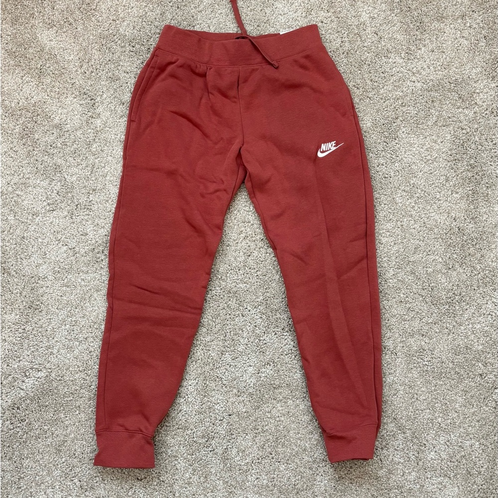 Girls’ Nike Club Fleece Pants, size medium